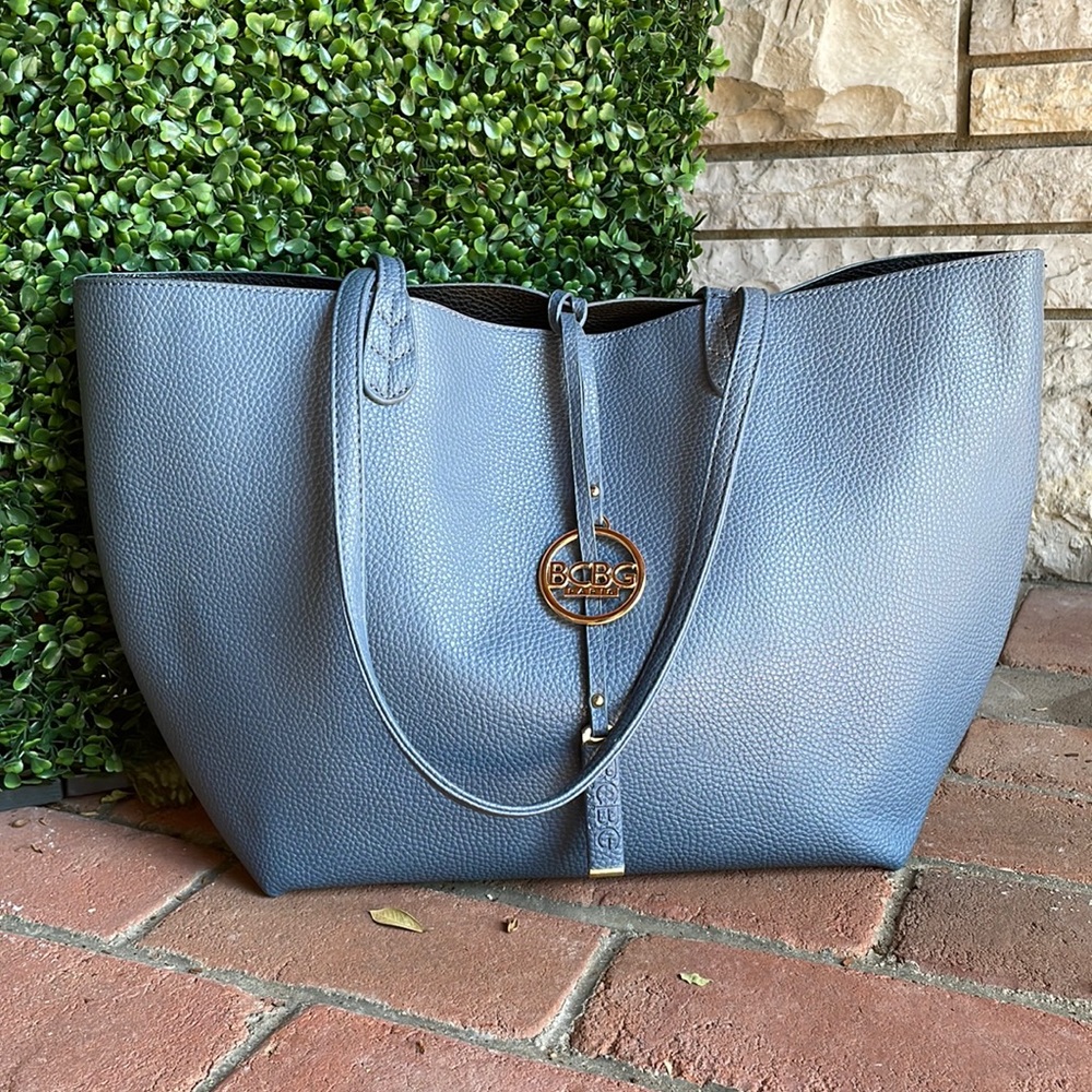 BCBG // Paris Vegan Pebble Leather REVERSIBLE Tote Bag wCharm Blue/Blk Large XL - Picture 2 of 11